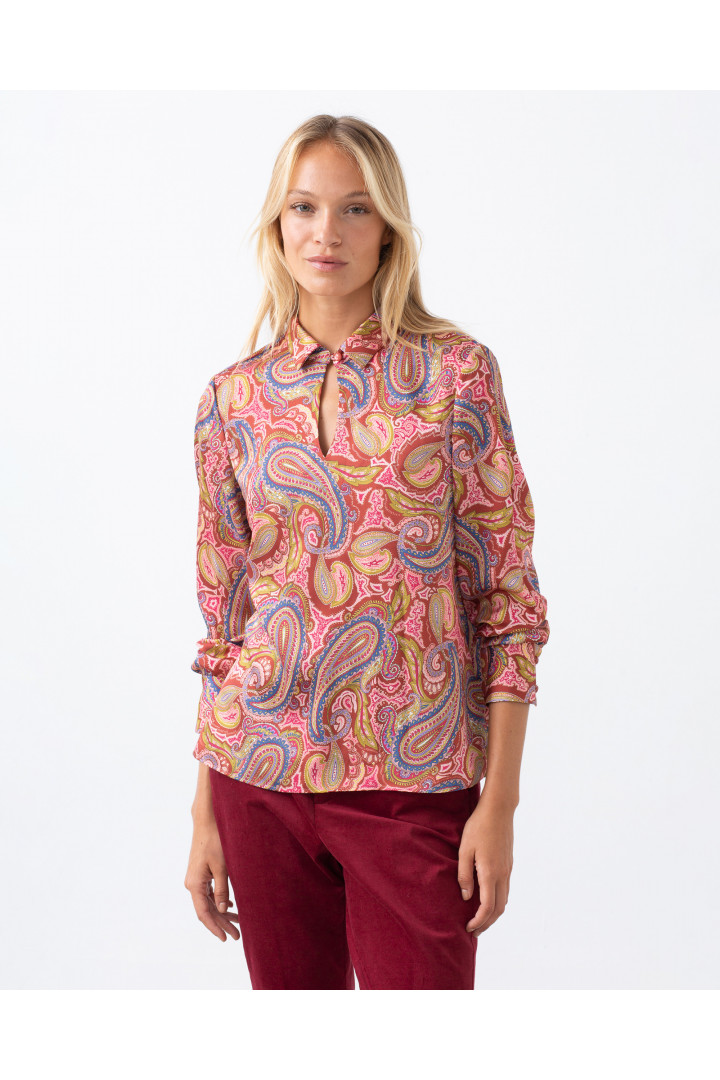 Blusa COM paisley